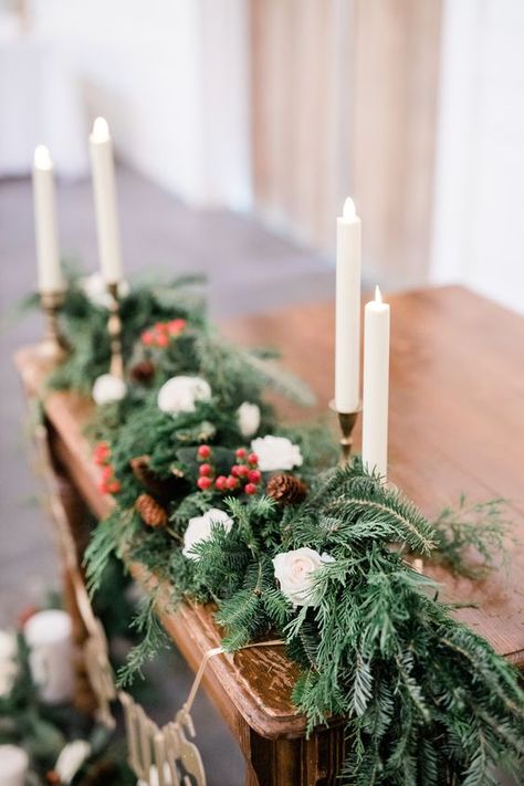 Christmas Wedding Couple Table, Winter Bride And Groom Table, Christmas Bride And Groom Table, Christmas Wedding Bride And Groom Table, Bride And Groom Table Christmas, Winter Wedding Sweetheart Table Ideas, Round Table Winter Wedding Decor, Sweetheart Table Wedding Winter, Christmas Wedding Garland