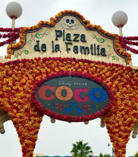 In Disney California Adventure park, there’s a “Coco” inspired area called Plaza de la Familia, at Paradise Gardens next to Goofy’s Sky School from now until Nov 2nd! There are many things available in this area including a Memory Wall where families can share memories, a craft area where you can color a mask, take a photo at the wing wall, face painting (extra fee applies) and listen to Mariachi music while eating delicious Mexican food at Paradise Gardens Grill. 💃🏻🌮🎶 . Plus there will be a Coco Party Theme, Coco Themed Party, Coco Disney Party, Coco Backdrop, Coco Party Ideas, Coco Decorations, Mexican Backdrop, Lilac Party, Coco Movie