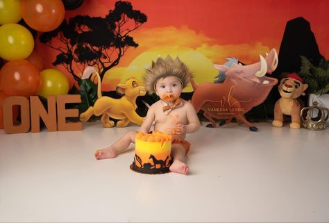 Lion King Birthday Party Ideas, Lion King Party, Lion Birthday, Lion King Cakes, Lion King Birthday, Monthly Baby Photos, King Birthday, Re Leone, Le Roi Lion