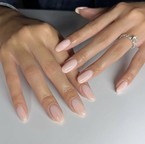 Nude Mani Pedi, Clean Nails Aesthetic, Attractive Nails, Classic Nails, Casual Nails, Nagel Inspo, Oval Nails, Neutral Nails, Girls Nails