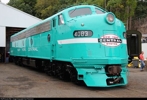 RailPictures.Net Photo: NYC 4083 New York Central EMD E8(A) at Boonton, New Jersey by Carl Perelman New York Central Railroad, Rail Train, Train Posters, Train Railway, Railroad Pictures, Diesel Punk, Rail Transport, Train Stations, Railroad Photography