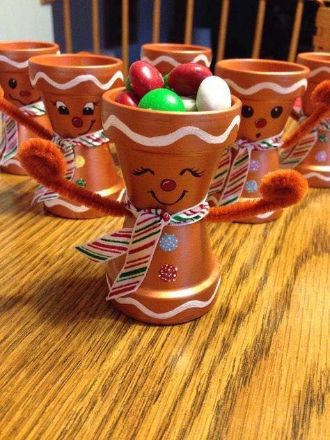 Fun Christmas Crafts, Christmas Clay, Clay Pot Crafts, Cute Christmas Gifts, Holiday Crafts Christmas, Easy Christmas Diy, Christmas Gift Baskets, Clay Pot, Christmas Crafts For Kids