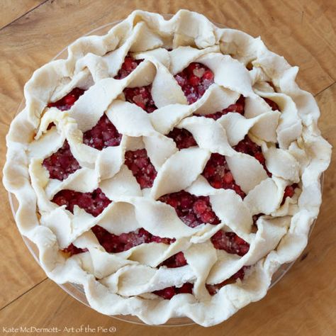 Pie Top Designs, Red Huckleberry, Pretty Pie Crust, Fancy Pie Crust, Pie Crust Art, Beautiful Pie Crusts, Crust Designs, Pie Crust Top, Decorative Pie Crust