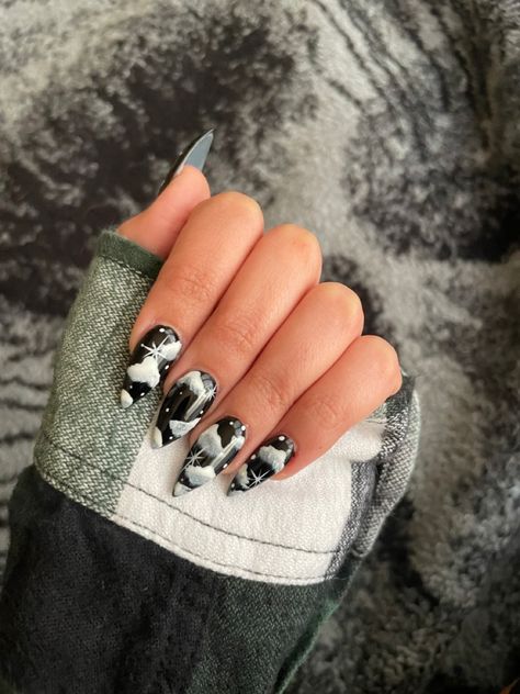 Cloud And Stars Nails, Cloudy Nail Design, Black Cloud Nails, Cloudy Nails, Black And White Cloud Nails, Mat Black Nails, Black And White Moon And Stars Nails, Black Nails Stars Moon, Moon And Star Nails Acrylic Black