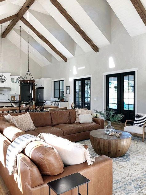 Leather Living Room Furniture, Build Your Own House, Home Space, Design Hotel, Leather Sectional, Living Room Sectional, New Living Room, Living Room Inspo, Couches Living Room