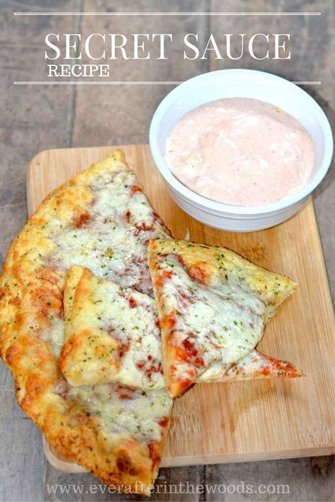 pizza dipping sauce hot and spicy for the big game! #teampizza #ad #cbias Boston Pizza Santa Fe Dip Recipe, Pizza Dipping Sauce Recipes, Santa Fe Sauce Recipe, Dip For Pizza, Spicy Pizza Sauce, Pizza Dipping Sauce, Bread Dips Recipes, Secret Sauce Recipe, Siracha Sauce