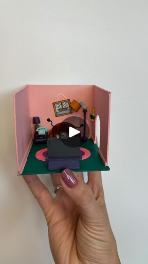 Simpsons Living Room, Mini Diorama, Raise Your Hand If, Raise Your Hand, Room Box, Crafting Ideas, Diy Dollhouse, The Simpsons, Best Ideas