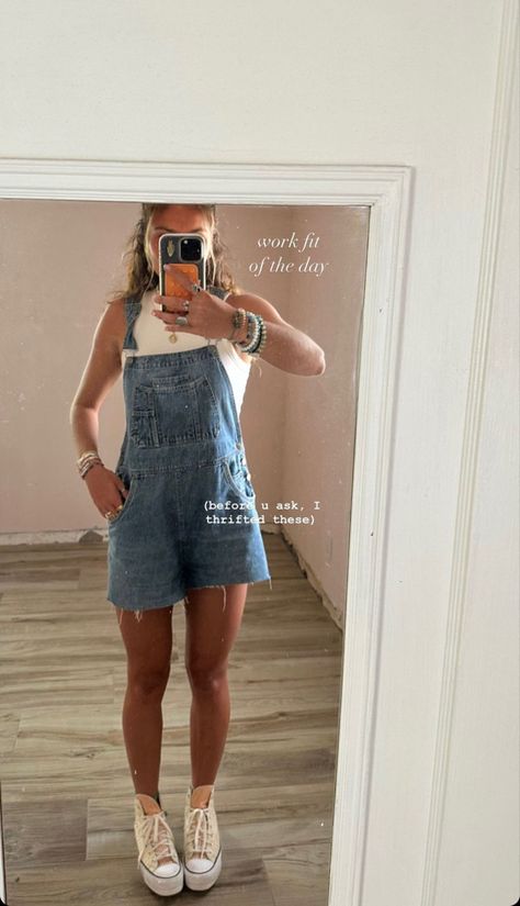 Outfits For The Mountains Summer, Summer Dressed Up Outfits, California Aesthetic Outfit Spring, Spring Outfit Ideas For School, Outfit Inspo Florida, Outfits To Wear To The Fair Summer, Summer Outfits For 90 Degree Weather, Country Concert Outfit Summer Casual, Beach City Outfit