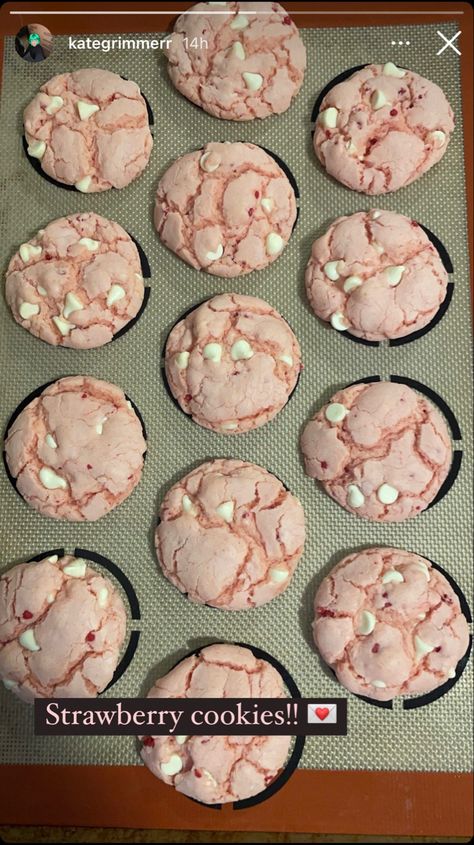 Aesthetic Pink Dessert, Food Aesthetics Instagram, Cute Recipes Aesthetic, Pink Baking Aesthetic, Baking Aesthetic, Pink Food, Food Babe, Food Obsession, Cafe Food