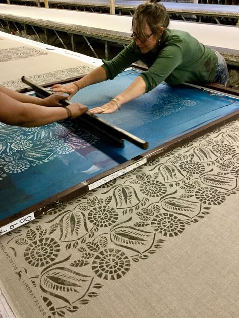 Screen Printing Table, Screen Printing Logo, Silkscreen Printing, Sun Motif, Lino Block, Diy Screen Printing, Traditional Aesthetic, Screen Printing Art, Screen Printing Process