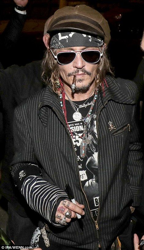 Johnny Depp 1990, Rocker Style Men, Rock N Roll Outfit, Jack Depp, Western France, جوني ديب, Johnny Depp Style, Kaptan Jack Sparrow, Johnny Depp Fans