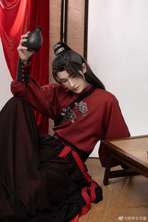 Hanfu Black And Red, Ancient Chinese Clothing Men, Traditional Chinese Clothing Male, Chinese Outfits Traditional, Chinese Traditional Clothing Men, Chinese Fashion Men, Chinese Men's Clothing, Historical Chinese Clothing, Male Hanfu