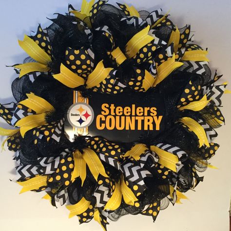 Steelers Wreath Diy, Pittsburgh Steelers Wreath, Bay Wreath, Sport Wreaths, Steelers Wreath, Cowboys Wreath, Deco Mesh Crafts, Burlap Mesh Wreath, Football Crafts