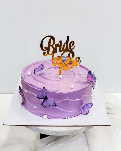 Purple Cake Butterfly, Cake Butterfly, Purple Butterfly Cake, Bride To Be Cake, Cake Purple, Purple Cake, Purple Cakes, Butterfly Cake, Mehndi Decor