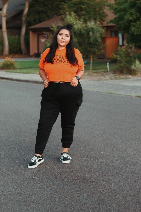 Casual Cargo Pants Outfit, Plus Size Cargo Pants Outfit, Plus Size Joggers Outfit, Cargo Pants Outfit Plus Size, Pants Outfit Plus Size, Cute Plus Size Clothes, Plus Size Cargo, Future Aesthetic, Outfits Gorditas