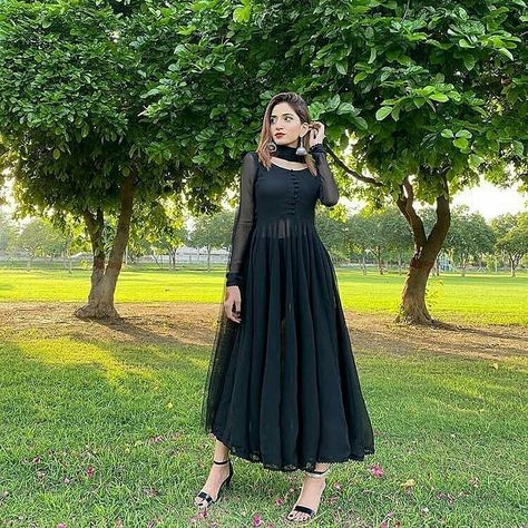 Pankhudi Official on Instagram: “Never ban black🖤 Its simpleness makes you more beautiful✨🖤 DM for order now🎀 •CAN BE CUSTOMISE IN EVERY POSSIBLE COLOURS • ALL SIZES…” Black Anarkali, Anarkali Dress Pattern, Long Dress Design, Beautiful Pakistani Dresses, Traditional Indian Outfits, Indian Gowns Dresses, Designer Kurtis, Trendy Dress Outfits, Kurti Designs Party Wear