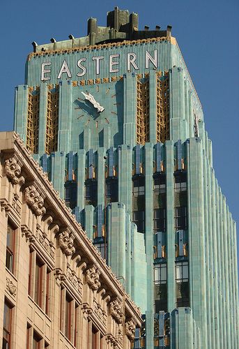 Los Angeles::Eastern Columbia Building Eastern Columbia Building, Santiago Calatrava, Art Deco Buildings, Art Deco Architecture, Alvar Aalto, Arne Jacobsen, Beautiful Architecture, Beautiful Buildings, Art Deco Design