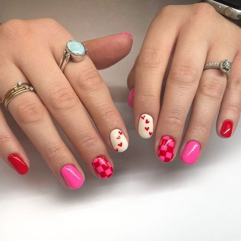 Liz | Utah Luminary Nails on Instagram: "Just having a hard time being motivated to post on here lately but valentines nails are my favorite so here we go! 💕 . . Inspo from @nailsbymk_ . . #naturalnails #utahnails #utahnailartist #nailartaddict #nailartdesigns #gelpolishnailart #utahnailtech #handpaintednailart #notd #nailpro #nailsofinstagram #instagramnails #nailpromote #utahcountynailtech #valentines #valentinesnails #valentinesnailart" Painted Valentines Nails, Luminary Nails Valentines, Valentines Nails Natural, Luminary Nails Design, Utah Nails, Luminary Nails, Easy Designs, Gel Polish Nail Art, Heart Nail Art