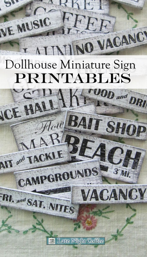 Miniature wooden looking signs on a tablecloth with the words dollhouse miniature signs printable Diy Booknooks, Late Night Coffee, Mini Printables, Rustic Cabins, Miniature Sign, Night Coffee, Miniature Printables, Miniature Projects, Miniature Diy