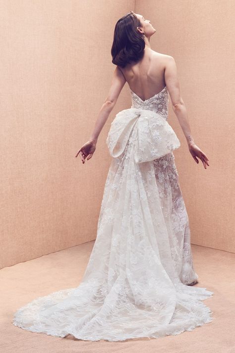 Wedding dress by [Oscar de la Renta](https://www.brides.com/topic/oscar-de-la-renta). #CoutureBridalGowns #NYCWeddings #ModernLuxuryWeddings #NYCDestinationWedding Wedding Dress Runway, Affordable Summer Dresses, Bow Wedding Dress, York Aesthetic, Aesthetic Winter, Spring Fashion Outfits, Wedding Dress Couture, Bridal Fashion Week, Wedding Dress Trends