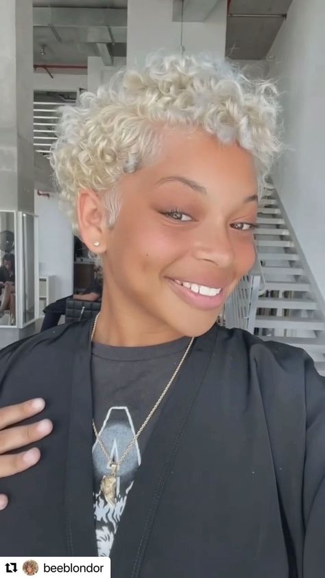 Bleached 4c Hair, Short Blonde Natural Hair, Colored Pixie Hair Black Women, Short Blonde Curly Hair, Pixie Aesthetic, Blonde Twa, Short Bleached Hair, Short Platinum Blonde Hair, Big Chop Natural Hair