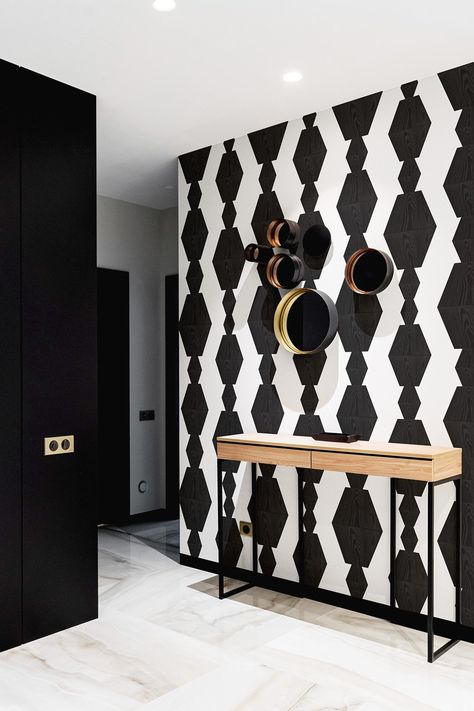 Cool House Wallpaper, Black Wallpaper Interior, Part Wallpapered Wall, Black And White Hotel Room, Modern Entryway Wallpaper, Wallpaper In Frames, Wallpaper Inspiration Home Decor, Entry Way Wallpaper, Entryway Wallpaper Ideas