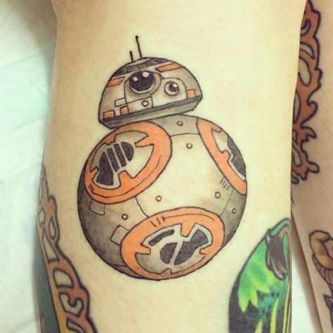 Need a BB-8 tattoo! Bb8 Tattoo, Rockstar Tattoo, 8 Tattoo, Tattoo Ankle, 7 Tattoo, Thigh Tattoo Designs, Tattoo Zeichnungen, Geek Tattoo, Star Wars Quotes