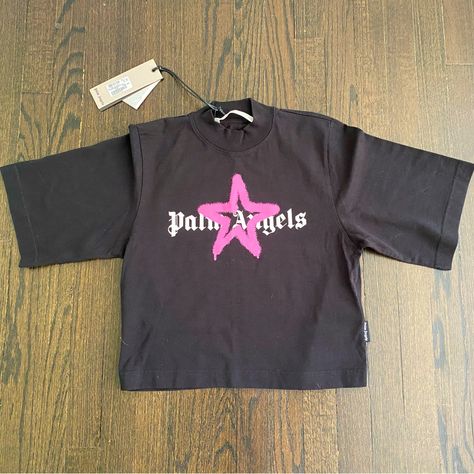 Short Sleeves Cropped T-Shirt In Black Featuring White "Palm Angels" Logo And A Pink Sprayed Star Printed At Front. Crewneck Collar. Fabric 100% Cotton Size Xs Nwt Flower Gift Ideas, Angels Logo, Future Wardrobe, School Fits, Cropped T Shirt, Really Cute Outfits, Cute Simple Outfits, Palm Angels, Pink Outfit