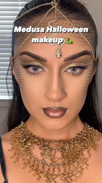 Medusa Costume Makeup, Fortune Teller Makeup, Medusa Halloween Costume, Medusa Makeup, Beautiful Halloween Makeup, Telescopic Mascara, Medusa Costume, Topper Halloween, Halloween Makeup Pretty