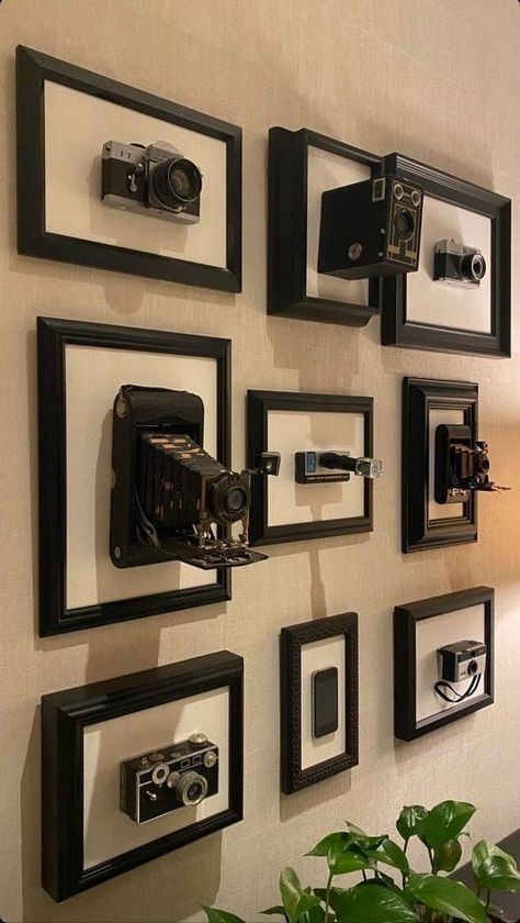 Collage Wall, Picture Frame Ideas, Vintage Camera Decor, Camera Decor, Travel Wall Decor, Design Case, Dream House Decor, Apartment Decor, Home Projects