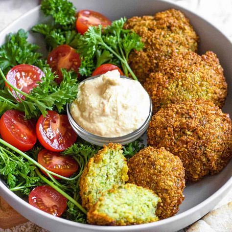 Middle Eastern Falafel Recipe Fried Chickpeas, Falafel Balls, Roasted Beet Hummus, Sweet Potato Hummus, Honey Roasted Carrots, Marinated Tomatoes, Grilled Halloumi, Falafel Recipe, Beet Hummus