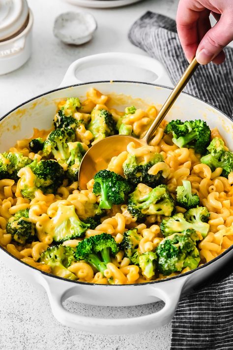 This simple broccoli mac and cheese recipe takes your mac up a notch with a serving of veggies! Max And Cheese With Broccoli, Creamy Broccoli Mac And Cheese, Easy Lunch Pasta, Broccoli Mac And Cheese Recipe, Mac And Cheese Creamy, Broccoli Mac And Cheese, Food Meme, Mac And Cheese Sauce, Baked Broccoli