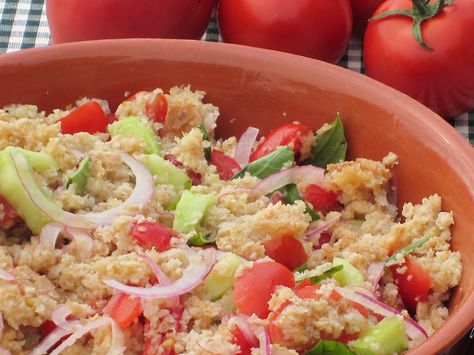 La Panzanella Panzanella Toscana, Tuscan Recipes, Ancient Recipes, Bread Salad, Messina, Healthy Ingredient, Summer Recipes, Wine Recipes, Italian Recipes