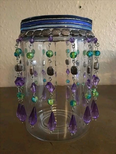 Mason Jar Art, Wind Chimes Homemade, Glass Bead Crafts, Crafts With Glass Jars, Beaded Candle, Mosaic Flower Pots, Jar Art, Diy Jar Crafts, Vintage Jewelry Crafts