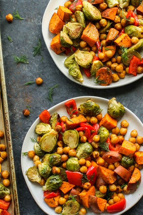 Sweet Potato Brussel Sprouts, Potato Brussel Sprouts, Healthy Brussel Sprouts, Macro Bowls, Legume Recipes, Chickpeas Roasted, Fancy Recipes, Tray Dinner, Veggie Bowls