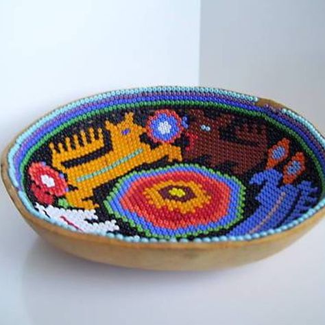 Authentic Huichol beaded bowls are made from gourds Otomi Art, Huichol Pattern, Bead Bowl, Types Of Paint, Seed Bead Art, Yarn Painting, Diy Bowl, Huichol Art, Native Beadwork