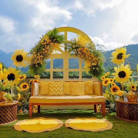 Decoration Ideas Haldi, Haldi Decoration At Home, Haldi Backdrops, Haldi Entrance, Haldi Decoration Ideas At Home, Haldi Stage, Haldi Backdrop, Couple Seating, Decoration Haldi