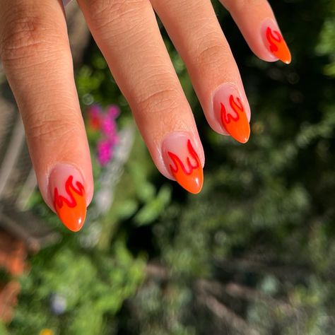 Flame Nails Acrylic Short, Red Fire Nails Acrylic, Fire French Tip Nails, Fire Tip Nails, Fire Design On Nails, Fire Nail Art Design, Nail Flames, Flames Nail Art, Race Day Nails