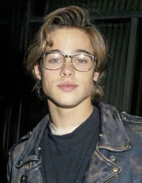 90s Actors Hairstyles Men, Hot Actors When Younger, Brad Pitt Glasses 90s, Brad Pitt With Glasses, 90s Stars Celebrities, Bradd Pit 80s, 90s White Boys, Brad Pitt Young 90s, Blonde Celebrities Men