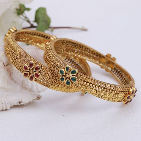 Patla Bangles Gold, Artificial Jewellery Online Shopping, Antique Necklace Gold, 22k Gold Bangles, Gold Bangles Indian, Neck Pieces Jewelry, Gold Bangles For Women, Antique Gold Jewelry Indian, Gold Bangle Set