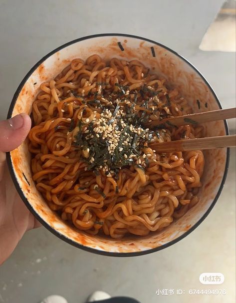 Buldak Noodles Aesthetic, Buldak Aesthetic, Spicy Ramen Aesthetic, Buldak Ramen Aesthetic, Budak Ramen, Ramen Buldak, Ramen Aesthetic, Buldak Ramen, Koreansk Mat