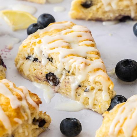 Blueberry Scones Easy, Lemon Scones Recipe, British Scones, Blueberry Lemon Scones, Blueberry Scones Recipe, Cherry Scones, Chocolate Scones, Lemon Scones, Brunch Desserts