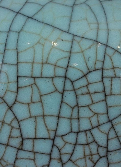 Cracked Glaze Ceramics, Crackle Glaze Ceramics, Organic Rugs, Cracked Porcelain, Raku Glaze, Tea Business, Old Vases, Old Pottery, Bust Sculpture