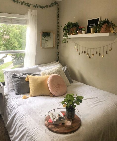 Bed In Corner Of Room Against Window, Queen Bed In Corner, Bed Against Wall In Corner, Bed In Corner Of Room Against Wall Ideas, Bed Against Wall Ideas, Bed In Corner Of Room, Bed In Corner Of Room Against Wall, Corner Bed Ideas, Bed Against Wall