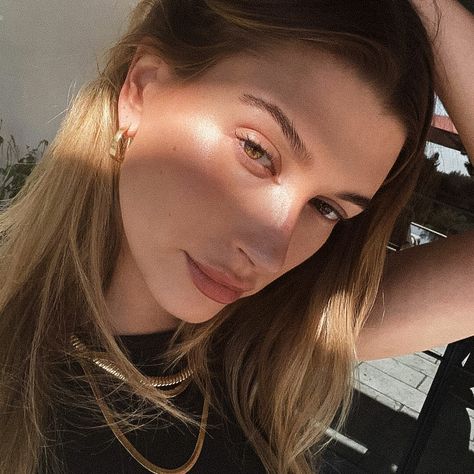 hailey bieber icon Hayley Bieber, Devon Carlson, Ester Exposito, Maggie Lindemann, Cindy Kimberly, Lily Rose Depp, Girl Inspiration, Hailey Baldwin, Lily Rose