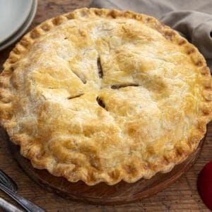 Classic Apple Pie Recipe, Apple Pie Crust, Apple Pie Desserts, Apple Pie Recipe Homemade, Traditional Apple Pie, Caramel Apple Dump Cake, Perfect Apple Pie, Food Recipes For Dinner, Dinner Desserts