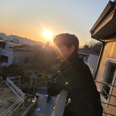 ENHYPEN PICS on Twitter: "210624 WEVERSE #JUNGWON #ENHYPEN @ENHYPEN_members… " Jungwon Sunset, Jungwon Boyfriend Material, Jungwon Boyfriend, Yang Jungwon, Kim Sunoo, Park Sunghoon, Jay Park, Sung Hoon, I Land