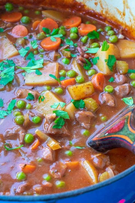 Hearty chicken and vegetable stew that you can make in about an hour, but it looks and tastes like it has been simmering all day. #chickenstew #stew #dinnerrecipe #vegetablestew #chickensoup Best Beef Stew Recipe, Easy Beef Stew Recipe, Irish Beef Stew, Irish Beef, Easy Beef Stew, Hearty Beef Stew, Irish Stew, Slow Cooker Beef Stew, Beef Stew Meat