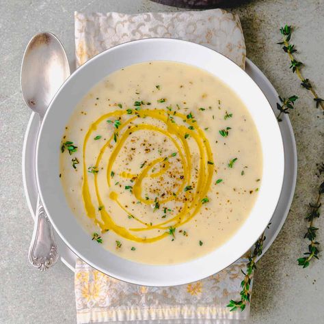 Cream Of Leek Soup, Potato And Leak Soup, Creamy Potato Leek Soup, Leeks Soup Recipes, Potato Leek, Creamy Potato Soup, Potato Leek Soup, Fried Noodles, Leek Soup