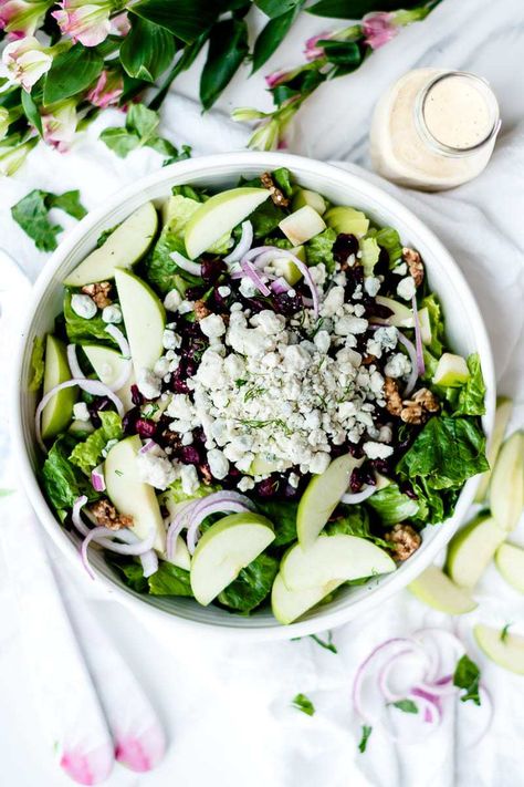 Apple Gorgonzola Salad Recipe {Bucca Di Beppo Copy-Cat} | healthy salad recipes | homemade salad recipes | restaurant style salad recipe | bucca di Beppo recipe || Oh So Delicioso #recipe #salad #buccadibeppo #copycatrecipe #healthyrecipe #ohsodelicioso Apple Gorgonzola Salad Recipe, Apple Gorgonzola Salad, Homemade Salads Recipes, Gorgonzola Salad, Apple Salad Recipes, Recipes Restaurant, Recipe Salad, Homemade Salads, Apple Salad